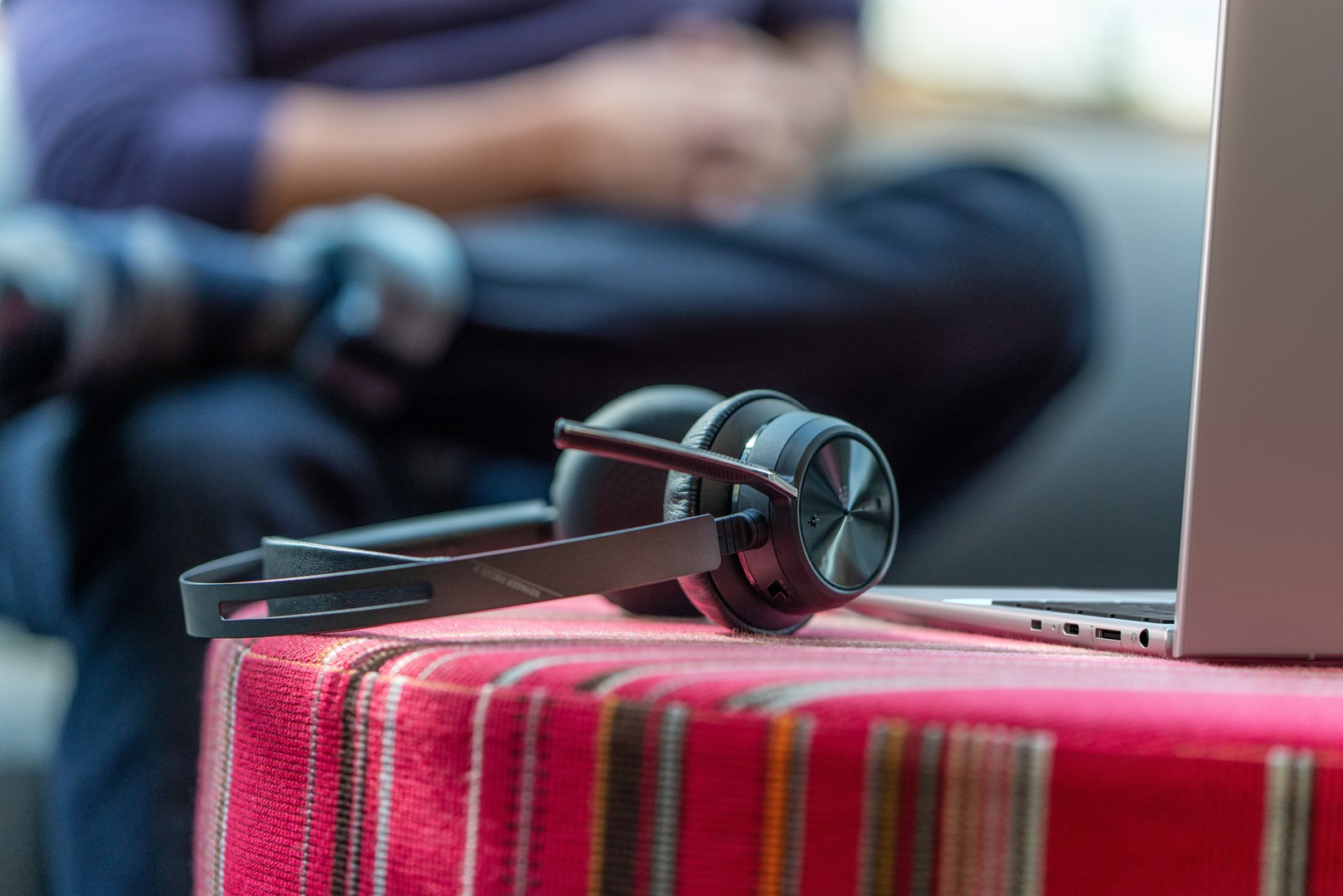 Kufje Poly Voyager Focus 2 UC, Stereo, Bluetooth, të zeza