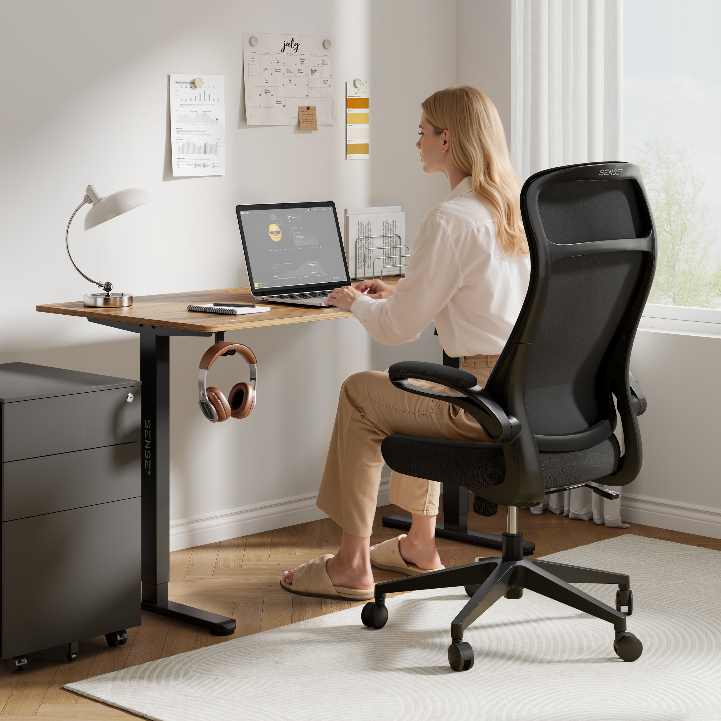 Karrige për zyre SENSE7 Revo, e zezë