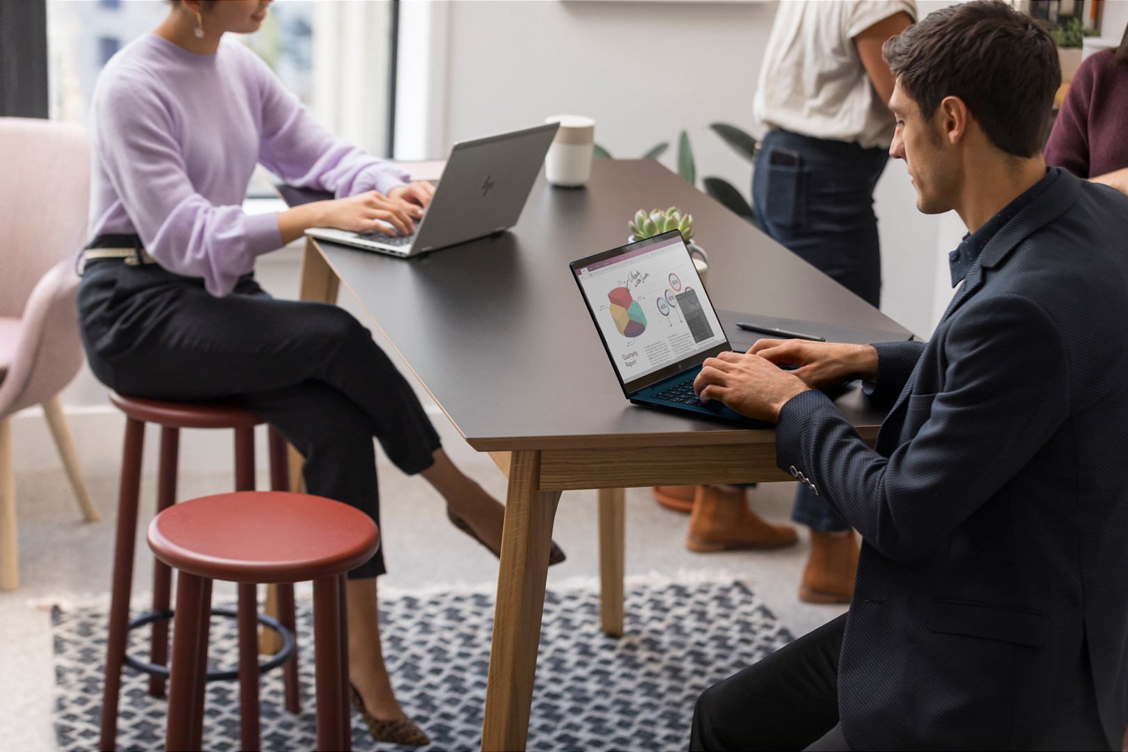 Лаптоп HP EliteBook 1040, 14", Intel i5-1235U, 16 GB RAM, 512 GB SSD, сребрен