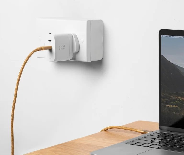 Karikues GaN Native Union Fast Charger PD 67W, karikim i shpejtë, i zi