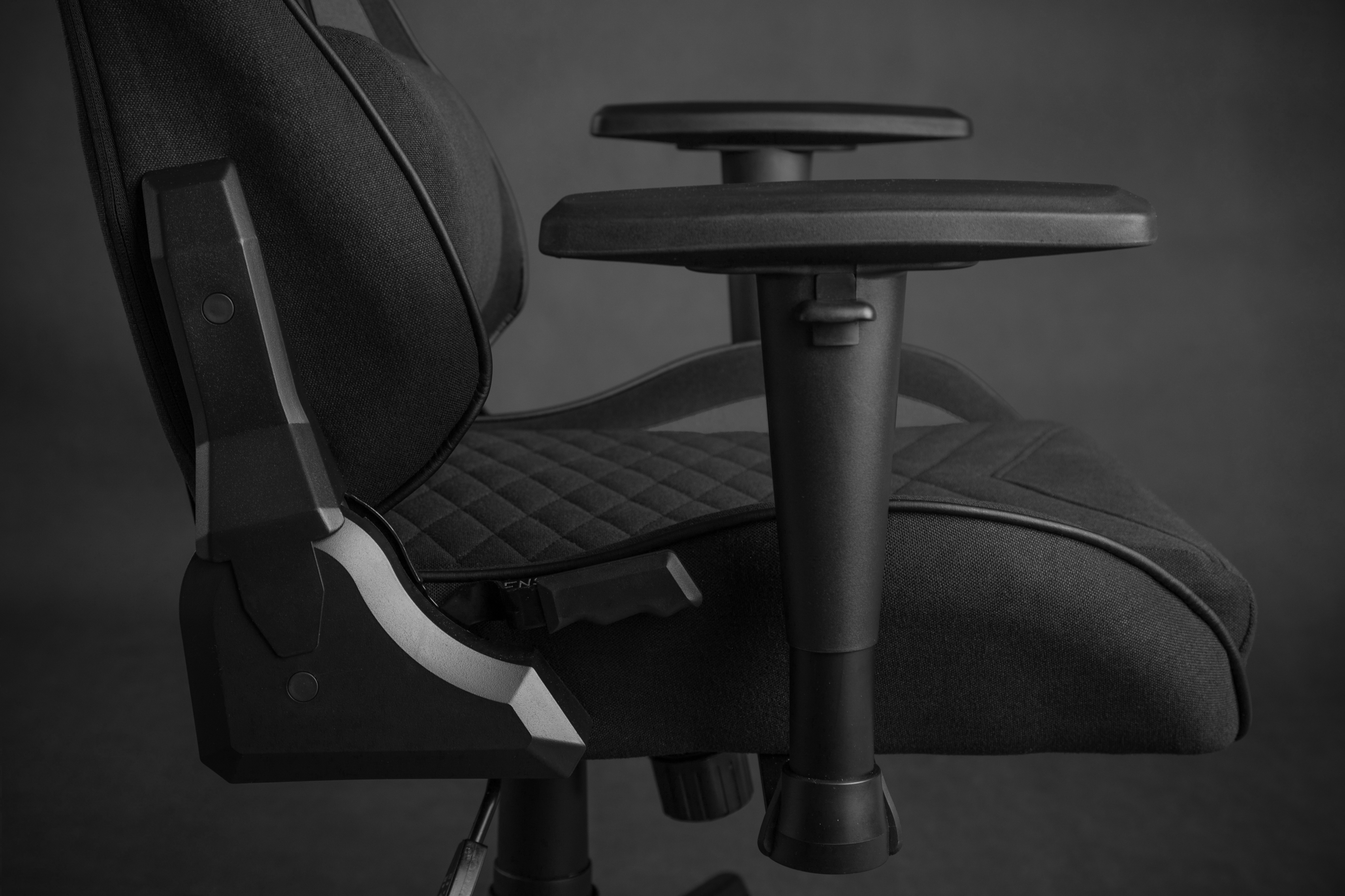 Karrige SENSE7 Spellcaster, material, e zezë/ hirtë