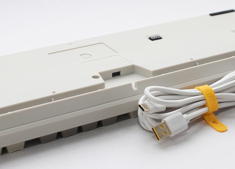 Tastierë Ducky Origin Vintage, Cherry MX Black, e hirtë