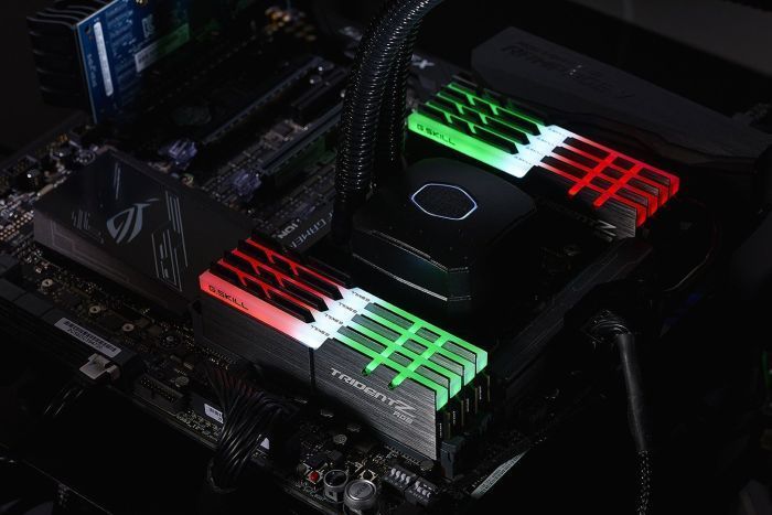 Memorie G.Skill Trident Z RGB, DDR4, 16 GB, 4000 MHz, CL18, F4-4000C18D-16GTZRB