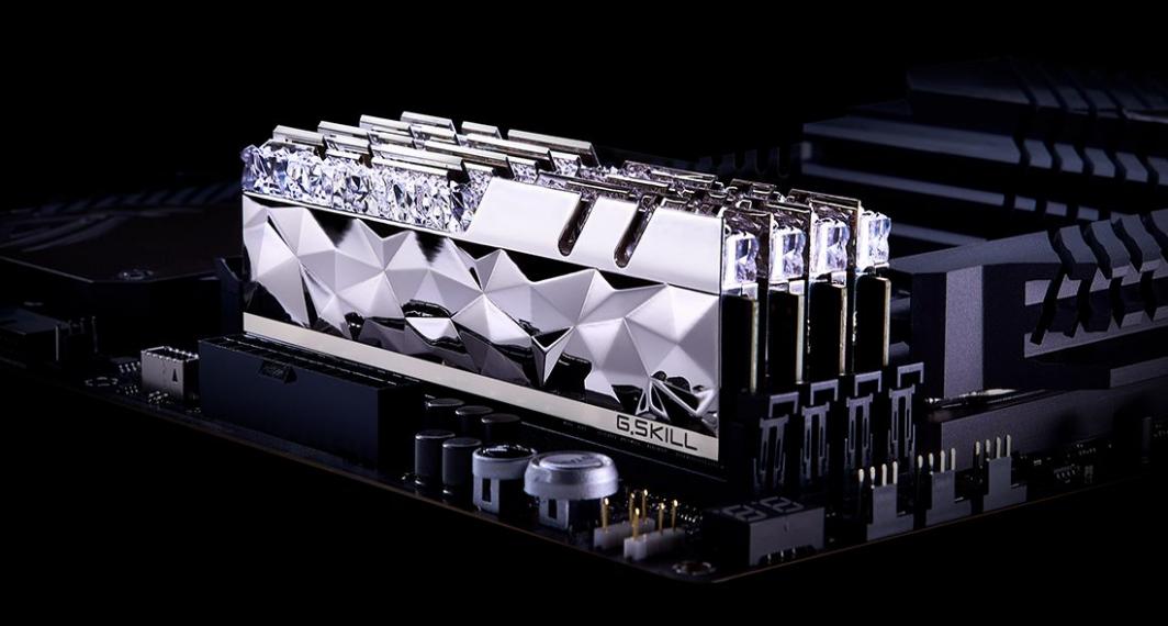 меморија  G.Skill Trident Z Royal Elite, DDR4, 64 GB, 4000 MHz, CL18, F4-4000C18D-64GTES