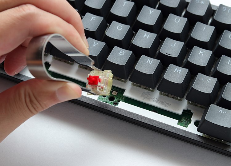 Tastierë Ducky One 3 PBT, Cherry MX Silent Red, e verdhë