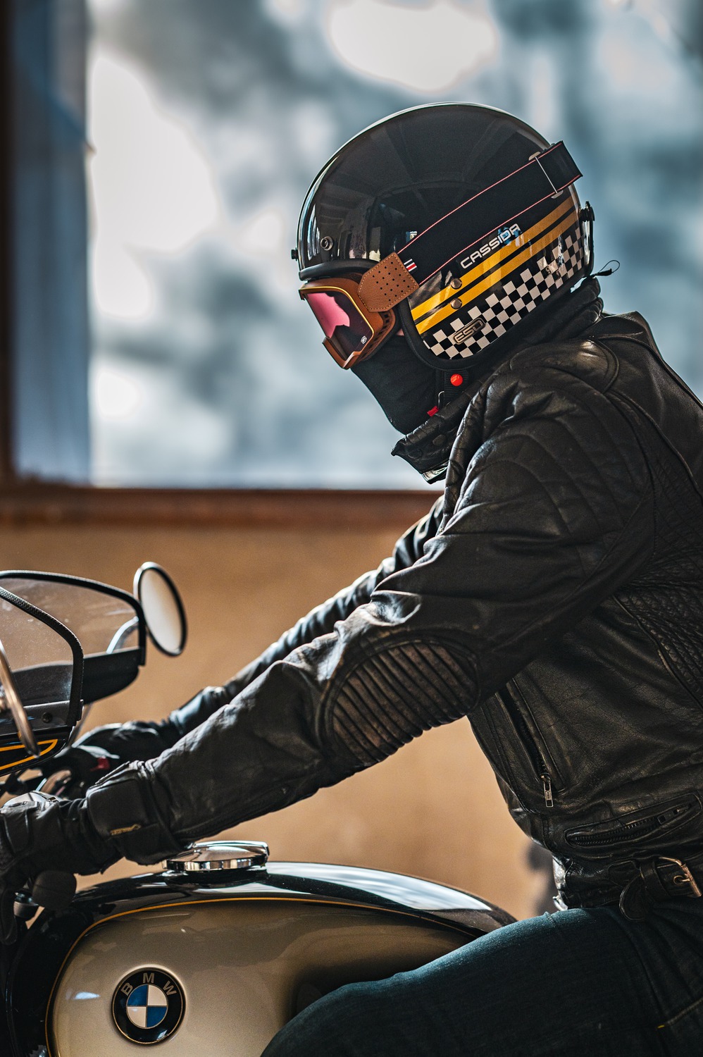 Kaskë moto CASSIDA ESO Forty Nine, fiberglass, ECE 22.06, pearl black gold grey