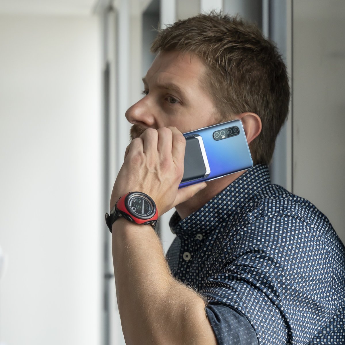 Portofol magnetik për telefona 4smarts MagCase Set, RFID, MagSafe, blu e kuqe e verdhë