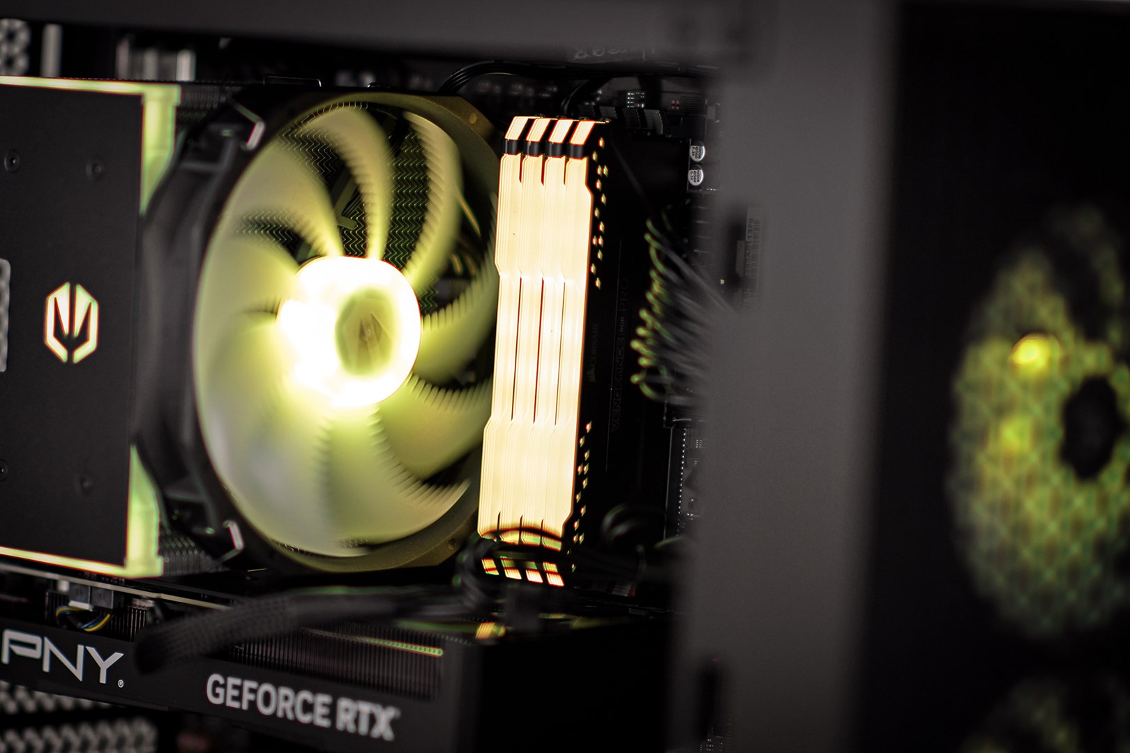 Kompjuter Actina, AMD Ryzen 7 5700X, 16GB RAM, 1TB SSD, AMD Radeon RX 7700 XT, i zi