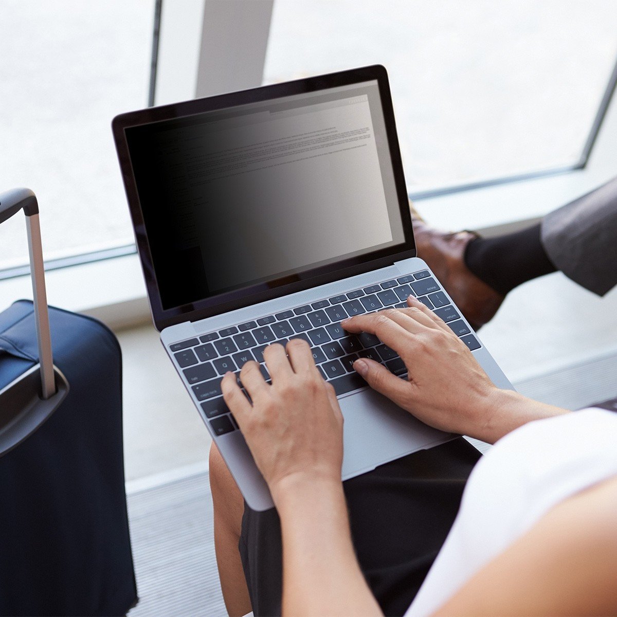 Filmi mbrojtës privat Mobilis për MacBook Air 13.6", magnetik, anti reflektues