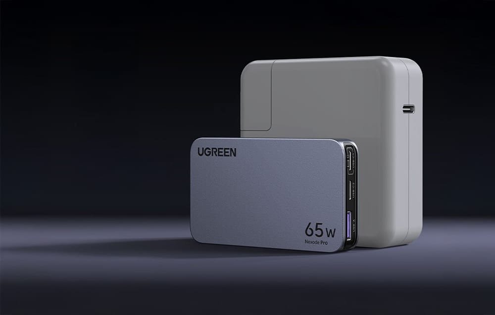 Полнгач за патување Ugreen Nexode Pro 65W GaN, 2x USB C, 1x USB A, бел