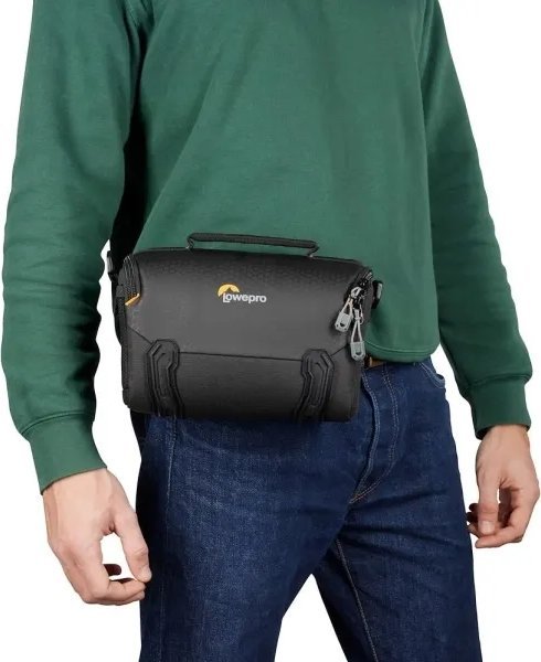 Çantë kamerë Lowepro Adventura SH 140 III, për kamera mirrorless, e zezë