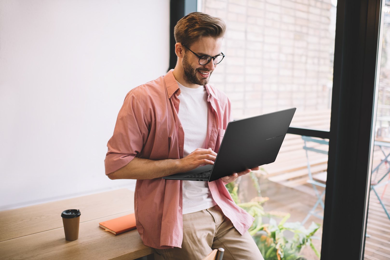 Laptop ASUS Vivobook S, 15.6", Intel 185H, 32 GB RAM, 1 TB SSD, i zi