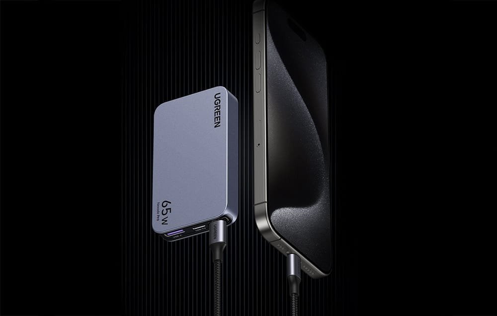 Полнгач за патување Ugreen Nexode Pro 65W GaN, 2x USB C, 1x USB A, бел