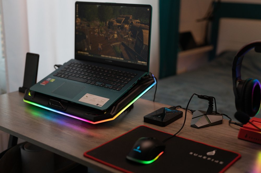 Ftohës laptopi gaming SureFire Bora X1, deri 17", RGB, i zi