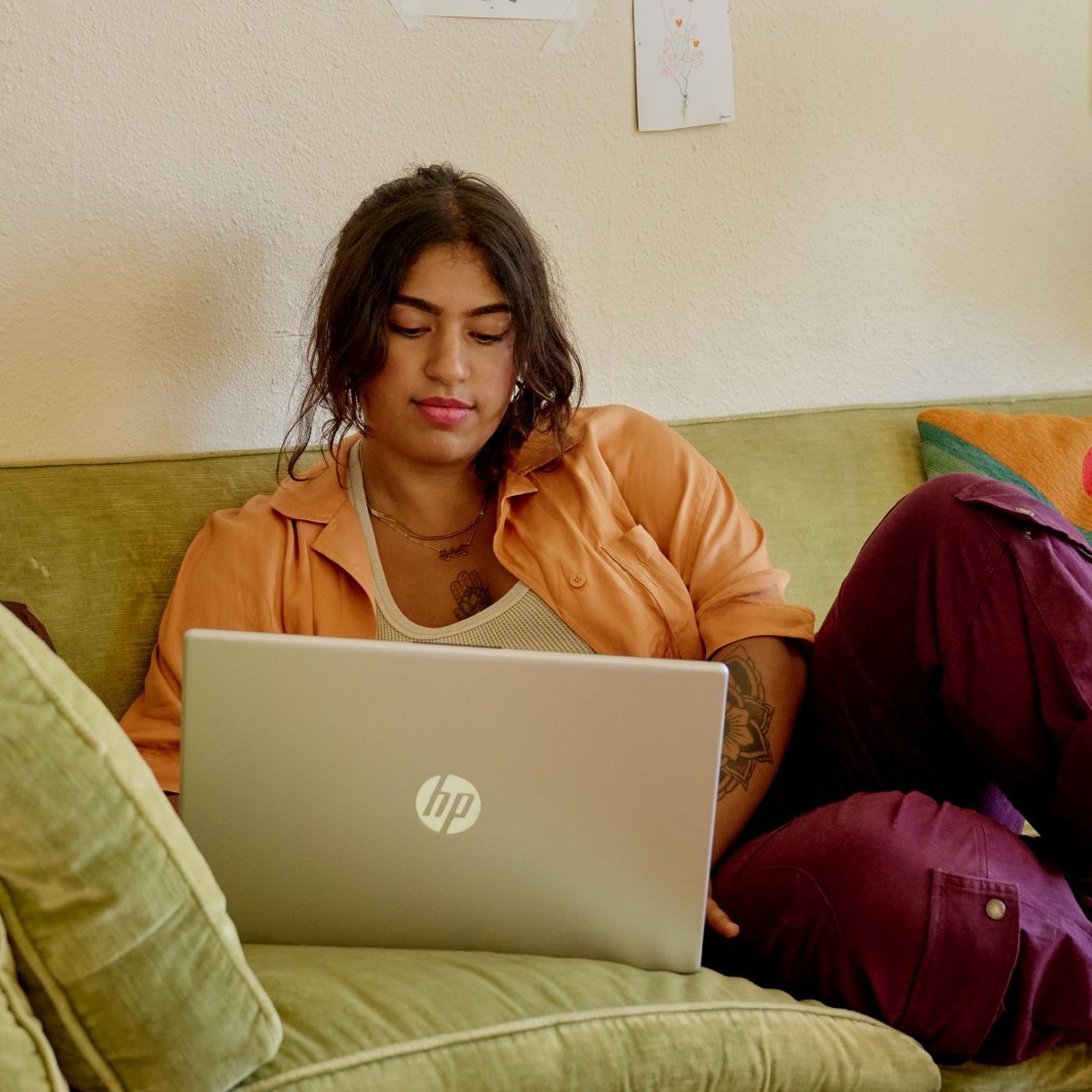 Laptop HP NB 15-FD0215NW, 15", Intel Core i3 1315U, 8 GB RAM, 512 GB SSD, i argjendtë