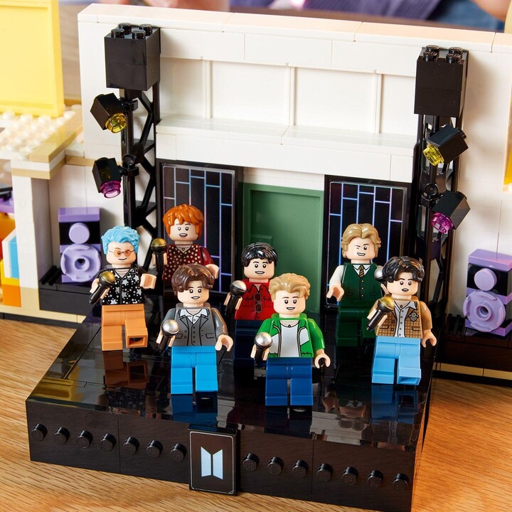 Set LEGO® Ideas 21339 BTS Dynamite