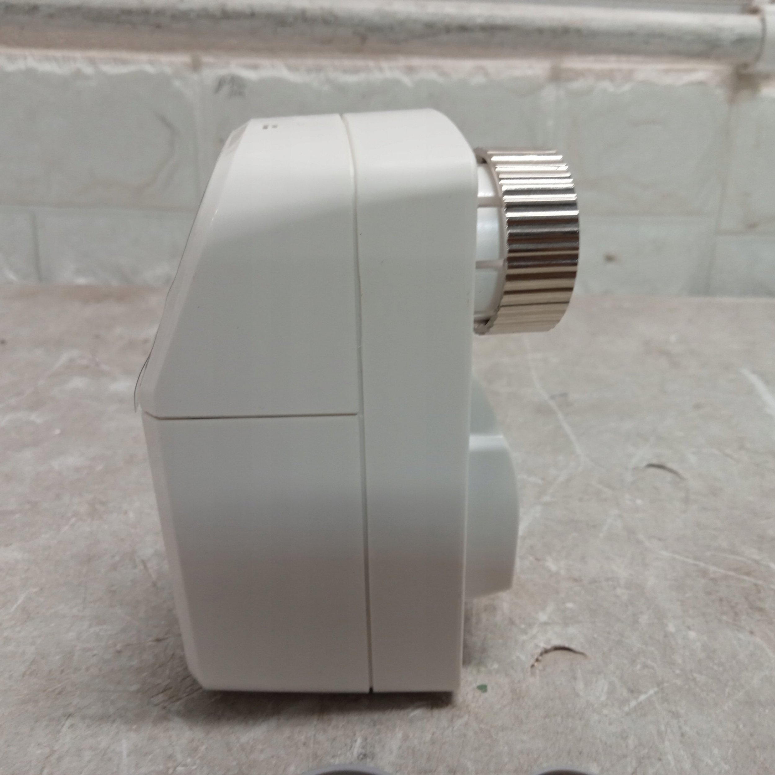 Termostat radiatorik Homematic IP Compact Plus, wireless, jetë baterie deri 7 vite, i bardhë