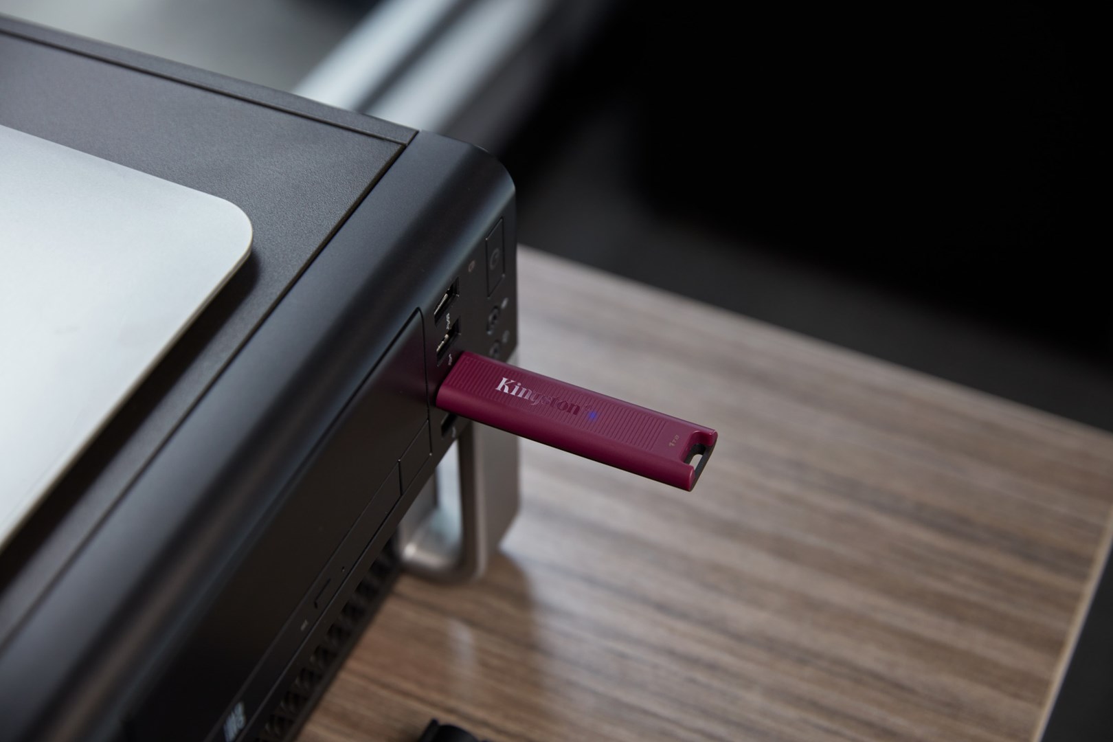 USB Kingston DataTraveler Max - 1TB, i kuq