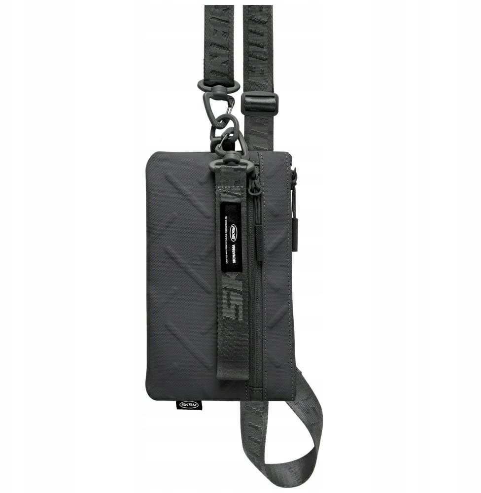 Çantë dorë Skinarma Juno, madhësi e vogël, ngjyrë charcoal