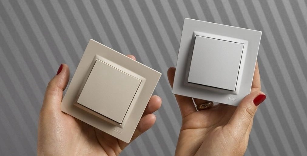 Prizë murale Kontakt Simon 10 CGZ1C.01/41, teke me tokëzim, 16A 250V, krem