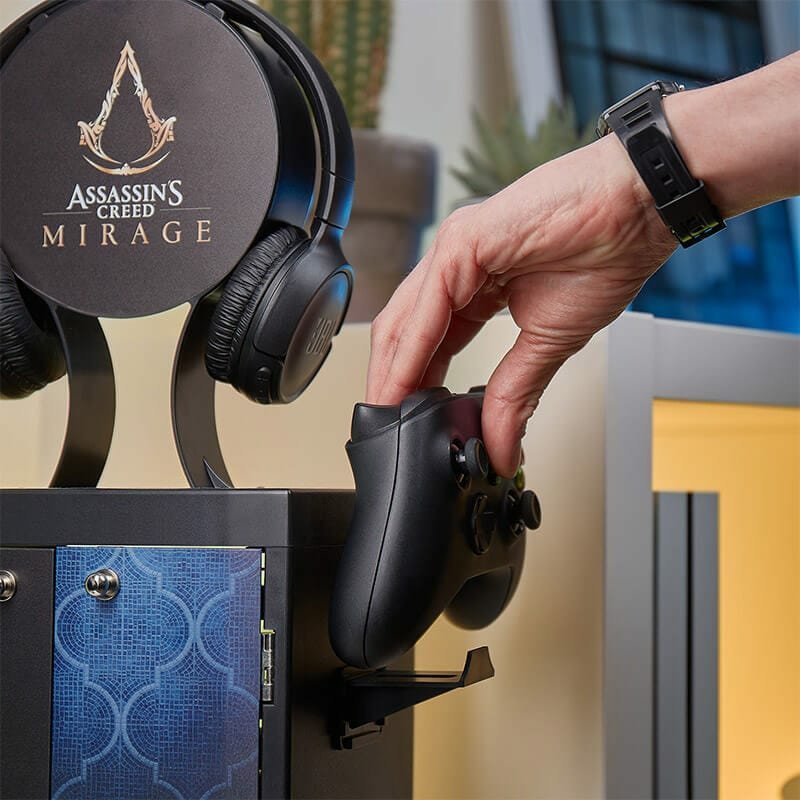 Dollap gaming Assassin's Creed Mirage Numskull, për 10 lojëra, me mbajtëse kufjesh, shumëngjyrësh