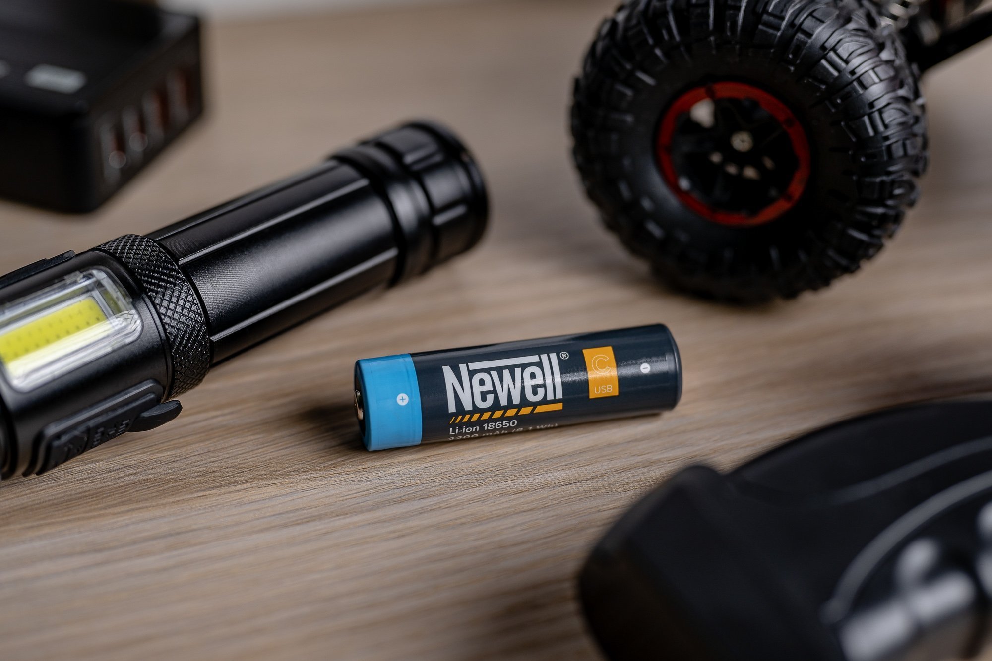 Bateri rikarikueshme Newell 18650, 2200mAh, USB C, e gjelbër