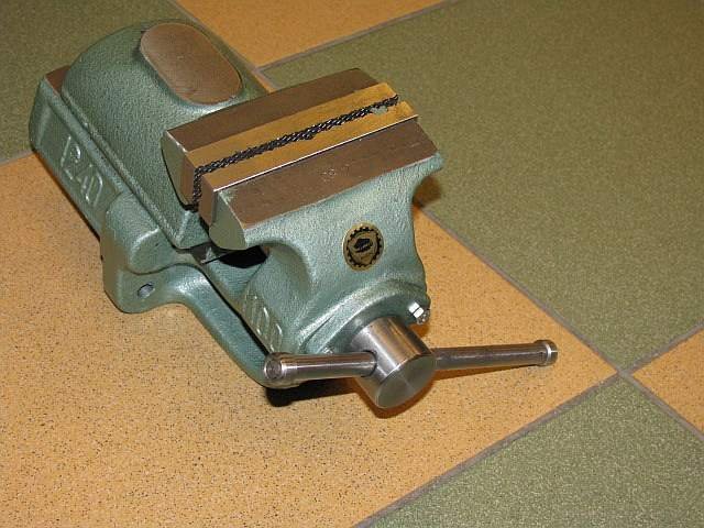 Vise fikse metalpunuese Bison Bial 1240, gjerësi nofulle 150 mm, gize, gri