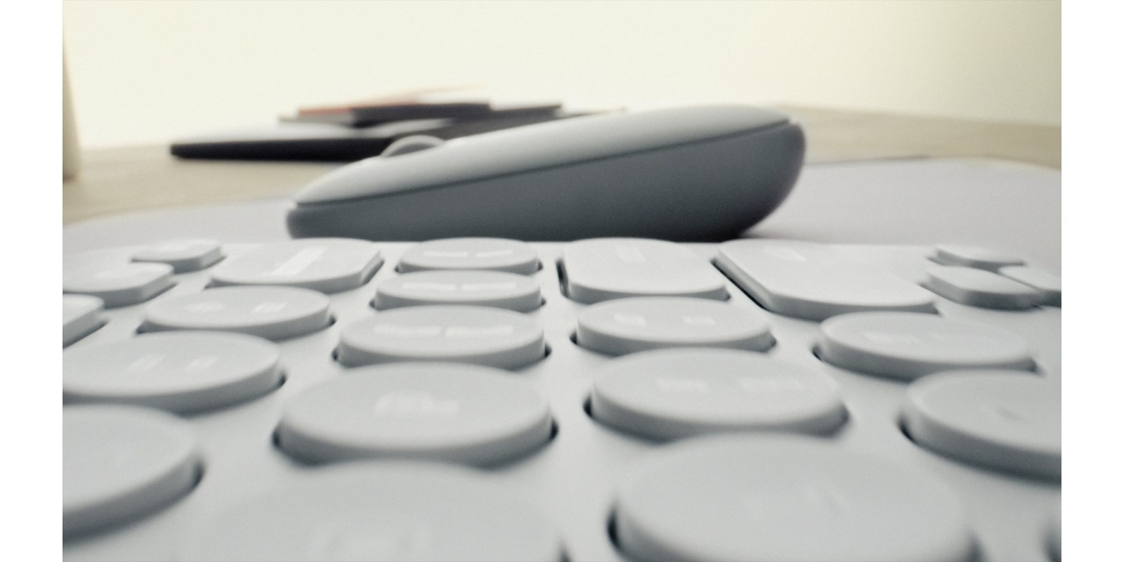 Комплет Logitech, тастатура Pebble Keys 2 K380s + глушец Pebble M350s