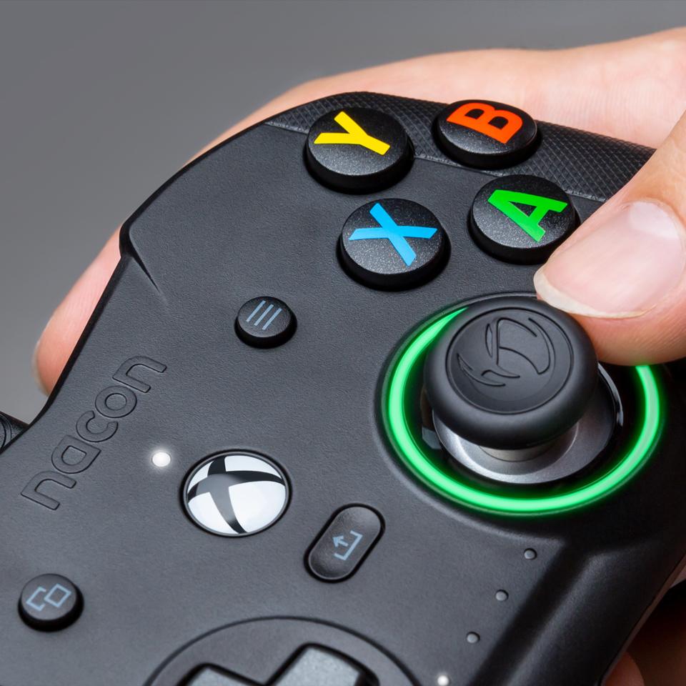 Контролер Nacon Revolution X Pro, жичен, црн