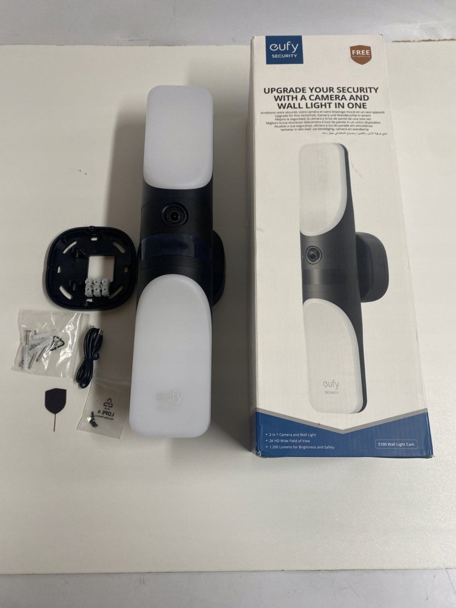 Kamerë sigurie murale Eufy Wired Wall Light Cam S100, 2K HD, me dritë inteligjente, e zezë