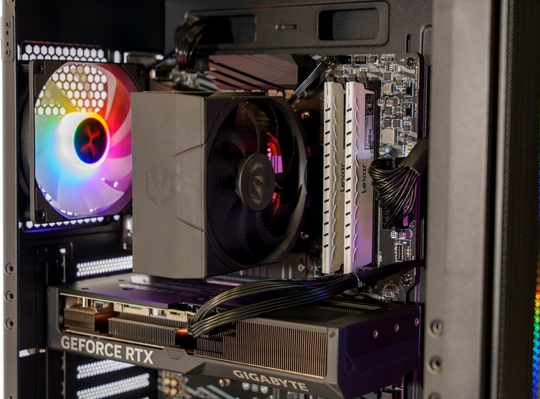 Kомпјутер за гејминг Game X G500, Ryzen 7 9700X, 32GB RAM, Radeon RX 9070, 1TB SSD, црн