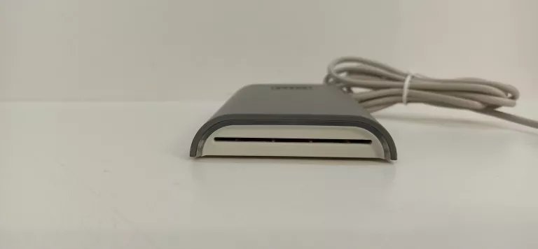 Читач на паметни картички HID OMNIKEY 5422, со контакт и бесконтактен, TAA ROHS, бел