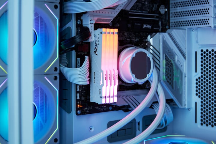 Оперативна меморија Kingston Fury Beast White RGB 16GB DDR5 6000 CL40	