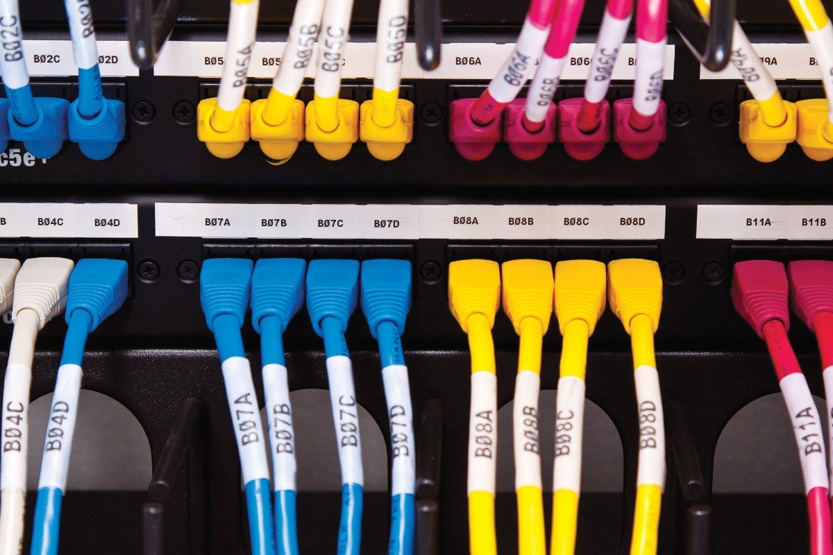 Kasetë etiketa Brady M21-1500-427, vinyl i bardhë, tekst i zi, 4.3m