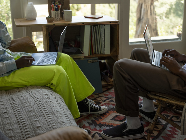 Laptop Microsoft Surface GO, 12.4", 8GB RAM, 256GB SSD, Core i5, Intel® UHD Graphics, i hirtë