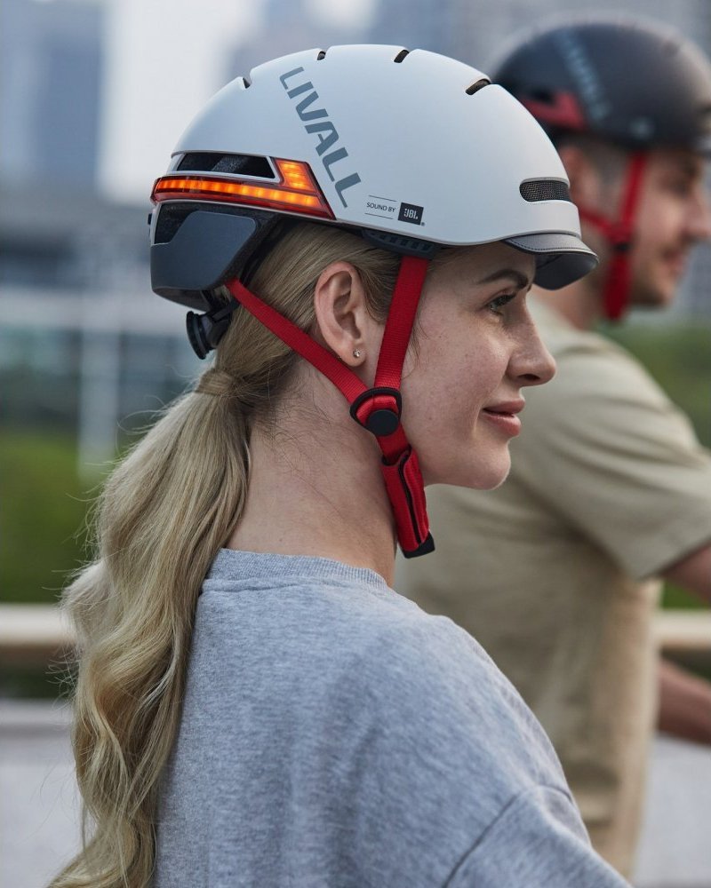 Helmetë urbane Livall BH51M NSO, Bluetooth JBL, LED, L, gri e çelët