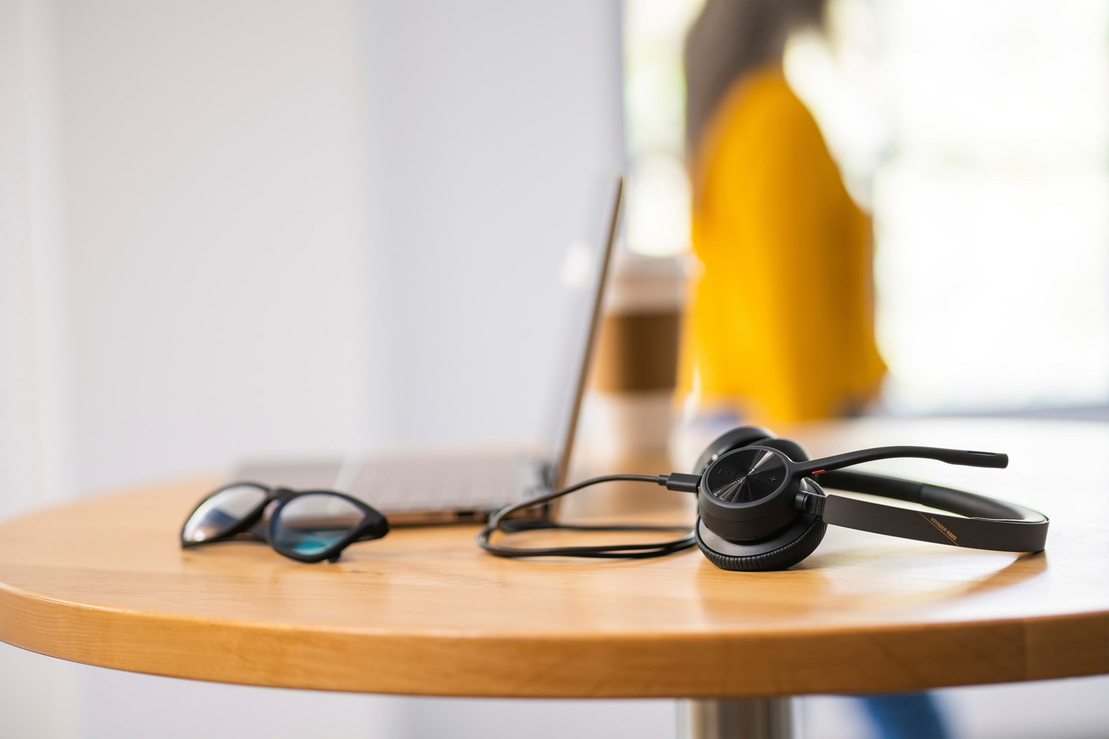 Kufje Poly Voyager 4320 UC, Bluetooth, USB-A, 50m rreze, të zeza