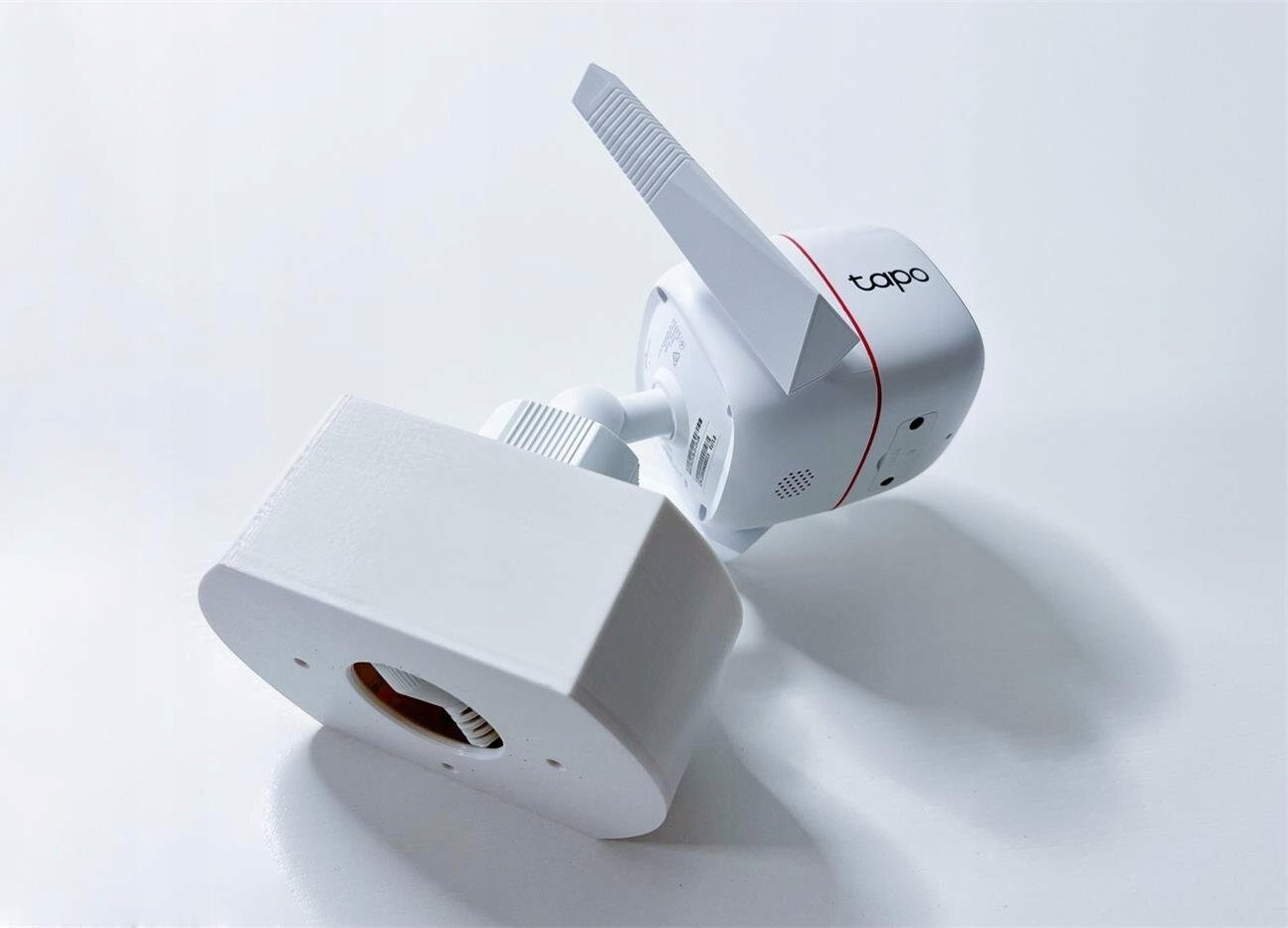 Mbajtëse për kamerë TP-Link Tapo D-TC3XX-C, për mur dhe tavan, me mbulim kablloje, e bardhë