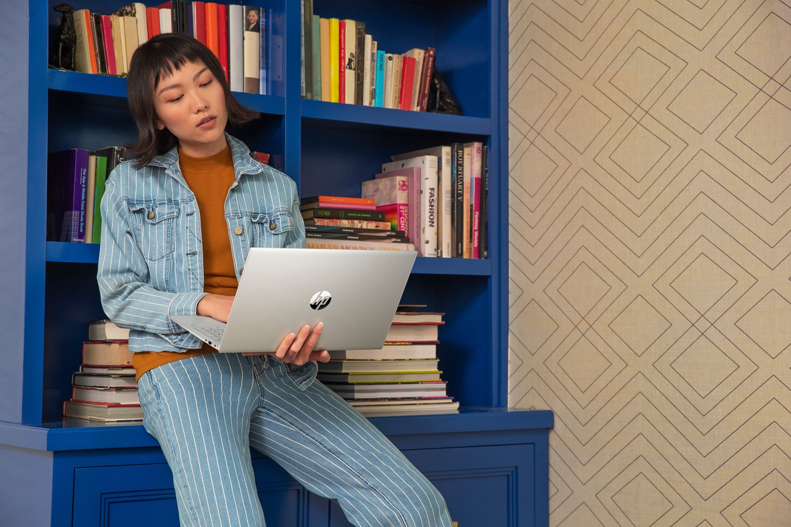 Laptop HP Pavilion 15-eh3001nw, 15.6", AMD Ryzen 7 7730U, 16 GB RAM, 512 GB SSD, i argjendtë