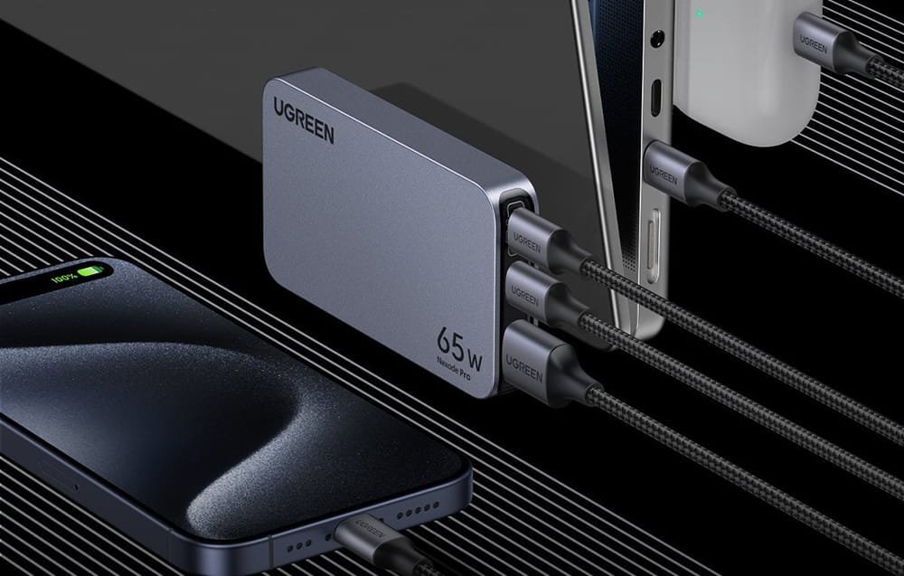 Полнгач за патување Ugreen Nexode Pro 65W GaN, 2x USB C, 1x USB A, бел