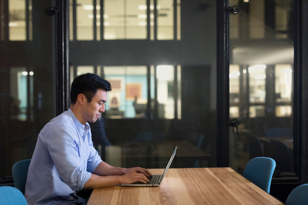 Laptop HP EliteBook 850 G8, 15.6", Intel Core i7, 16GB RAM, 512GB SSD, Intel Iris Xe Graphics, i argjendtë