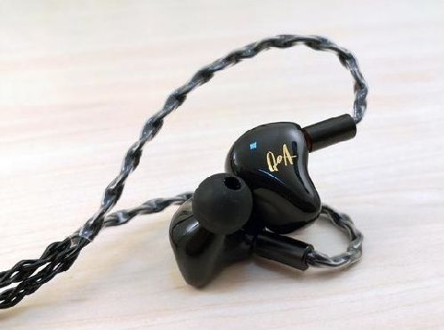 Kufje Queen of Audio Pink nga Kinera