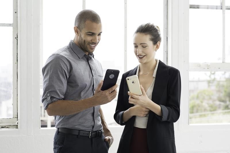 Kornizë mbrojtëse Moshi, iPhone 7, alumin, i zi