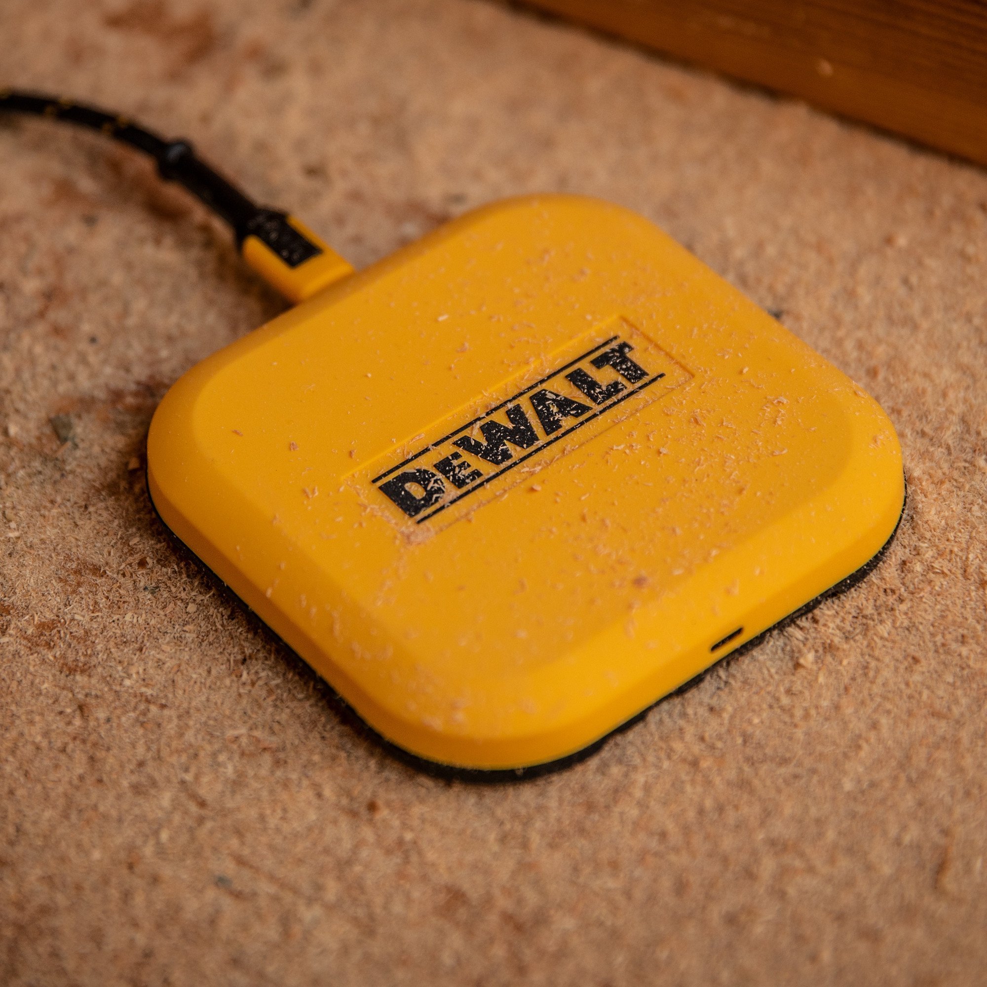 Karikues pa tel DEWALT 141 0476 DWG, karikim i shpejtë, i zi