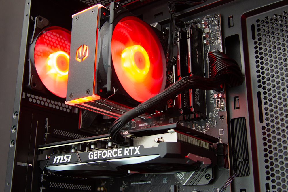 Kompjuter HAL3000 MČR Finale Pro Super, AMD Ryzen 5 9600X, 32GB RAM, 1TB SSD, NVIDIA RTX 4070 Super, i zi