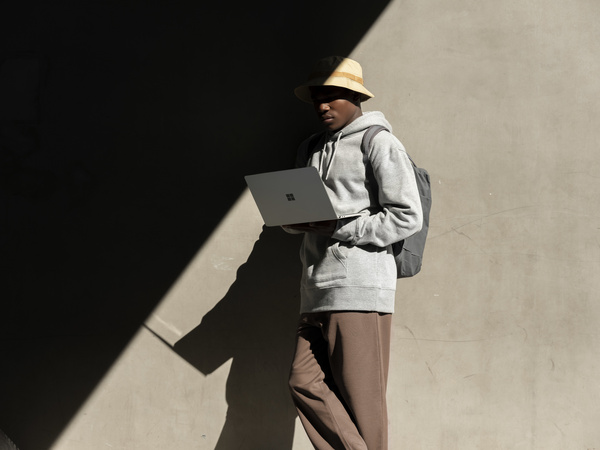 Laptop Microsoft Surface Go,12.4", Intel Core i5, 4 GB LPDDR4, 64GB eMMC, Intel UHD Graphics, platin