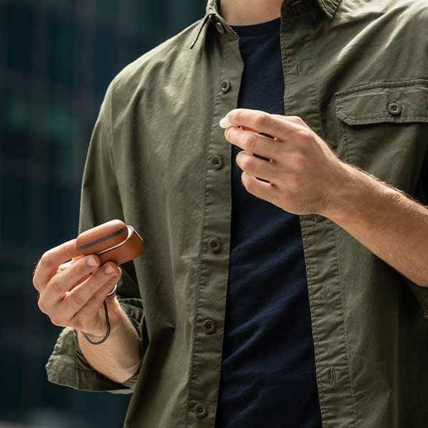 Куќиште Uniq Terra за Apple AirPods Pro 2, природна кожа, сина space blue