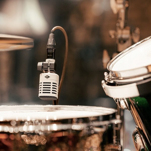 Mikrofon Universal Audio MIC-UASD-3, dinamik kardioid, me Hemisphere, i bardhë