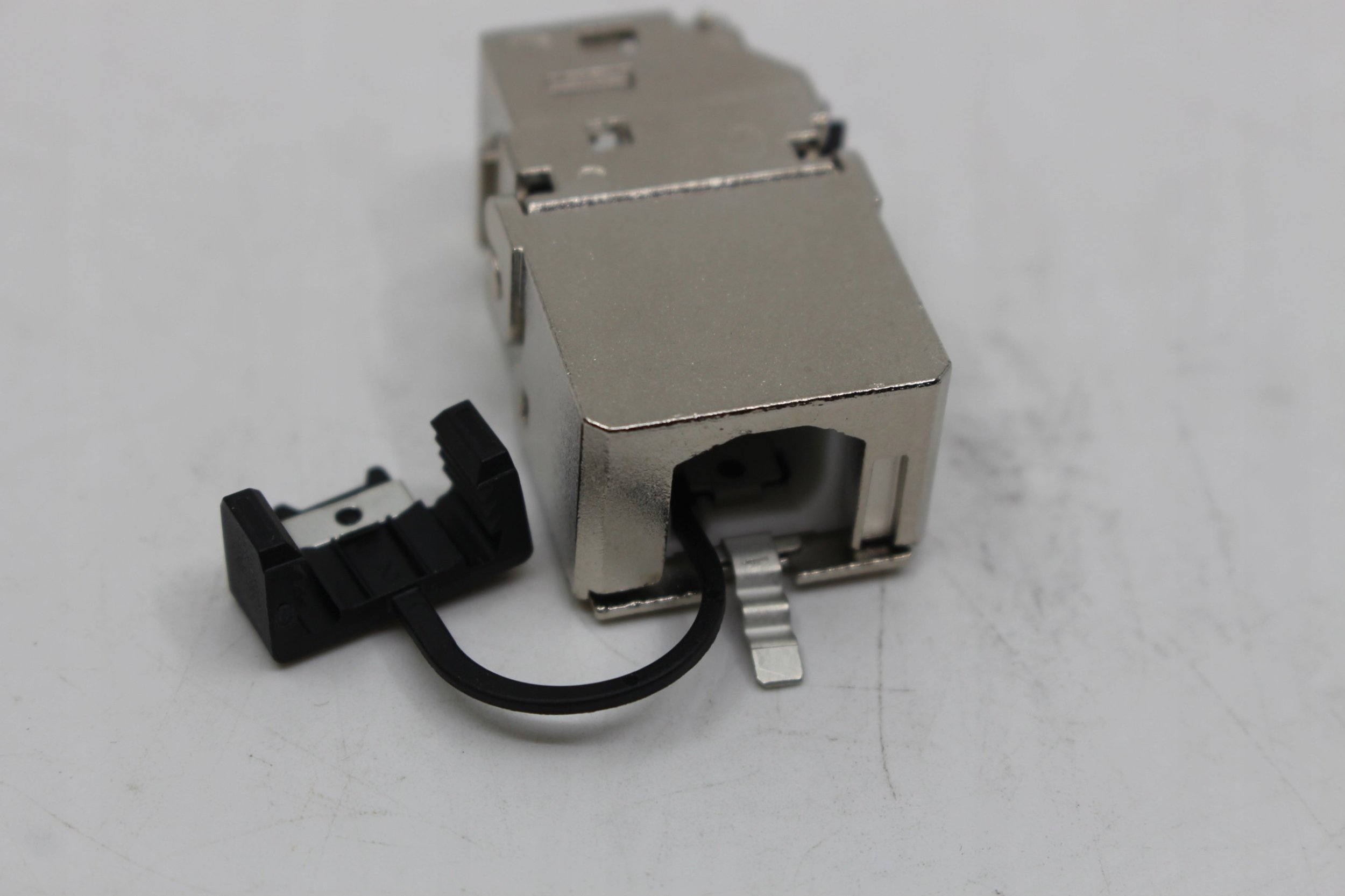 Modul keystone Metz Connect 130B21-E, RJ45 Cat.6a, strehim metalik, i argjendtë