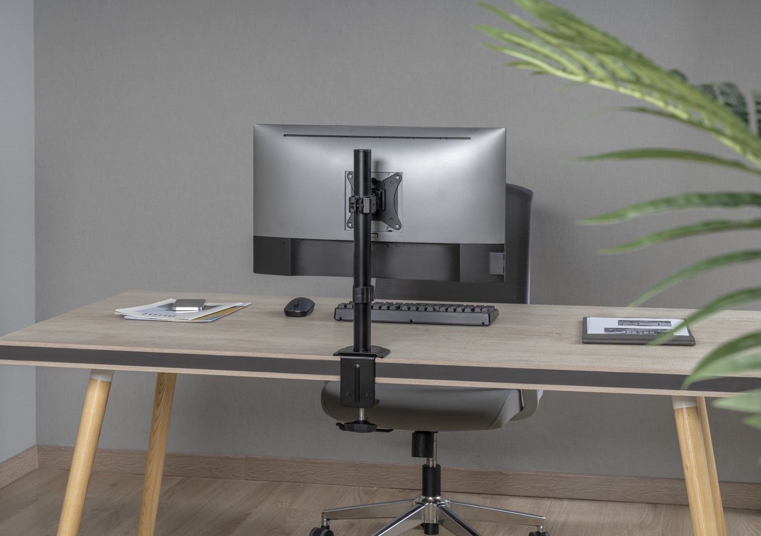 Mbajtëse monitori Gembird MA-D1-02, 17-32", 9kg, e zezë 